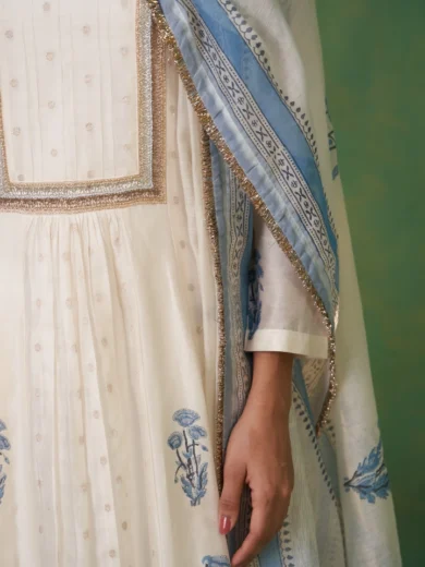 Plain & Polka Pure Zari Chanderi Kalidaar Set - Image 3