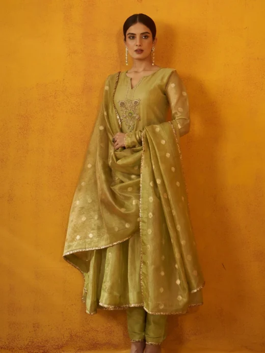 Tissue & Art Raw Silk Kalidaar Set