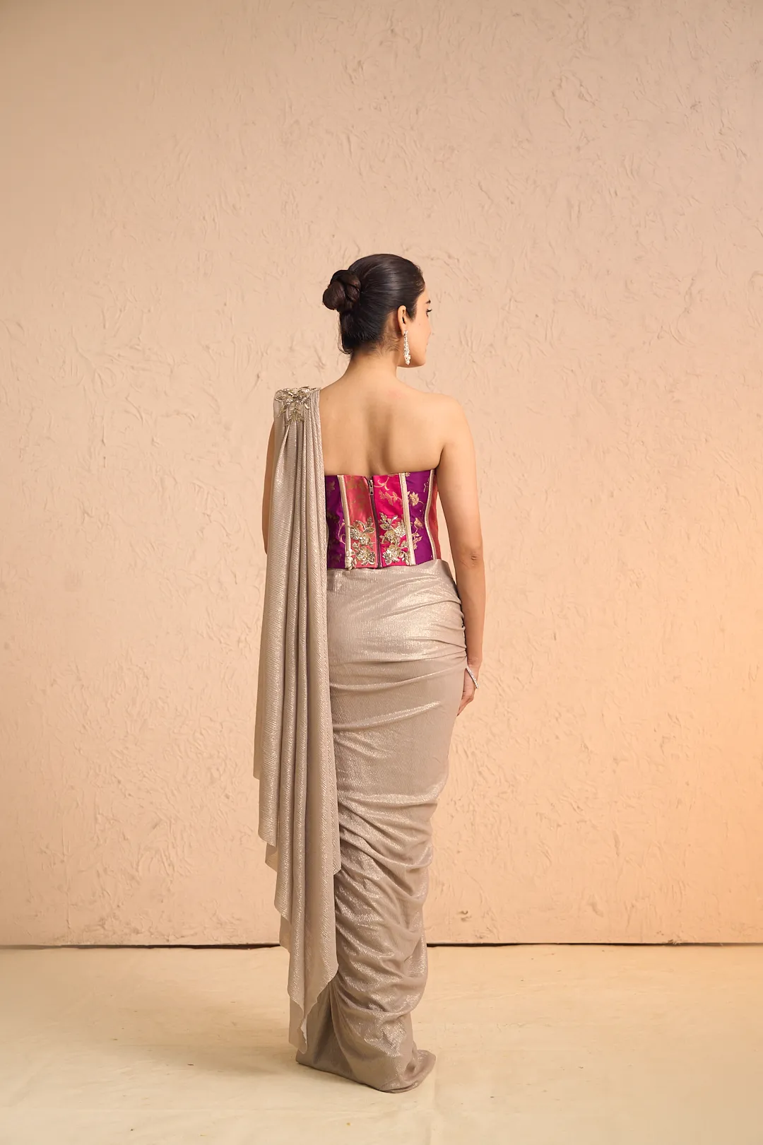 Silver Lycra Saree with Colourful Corset - Image 5