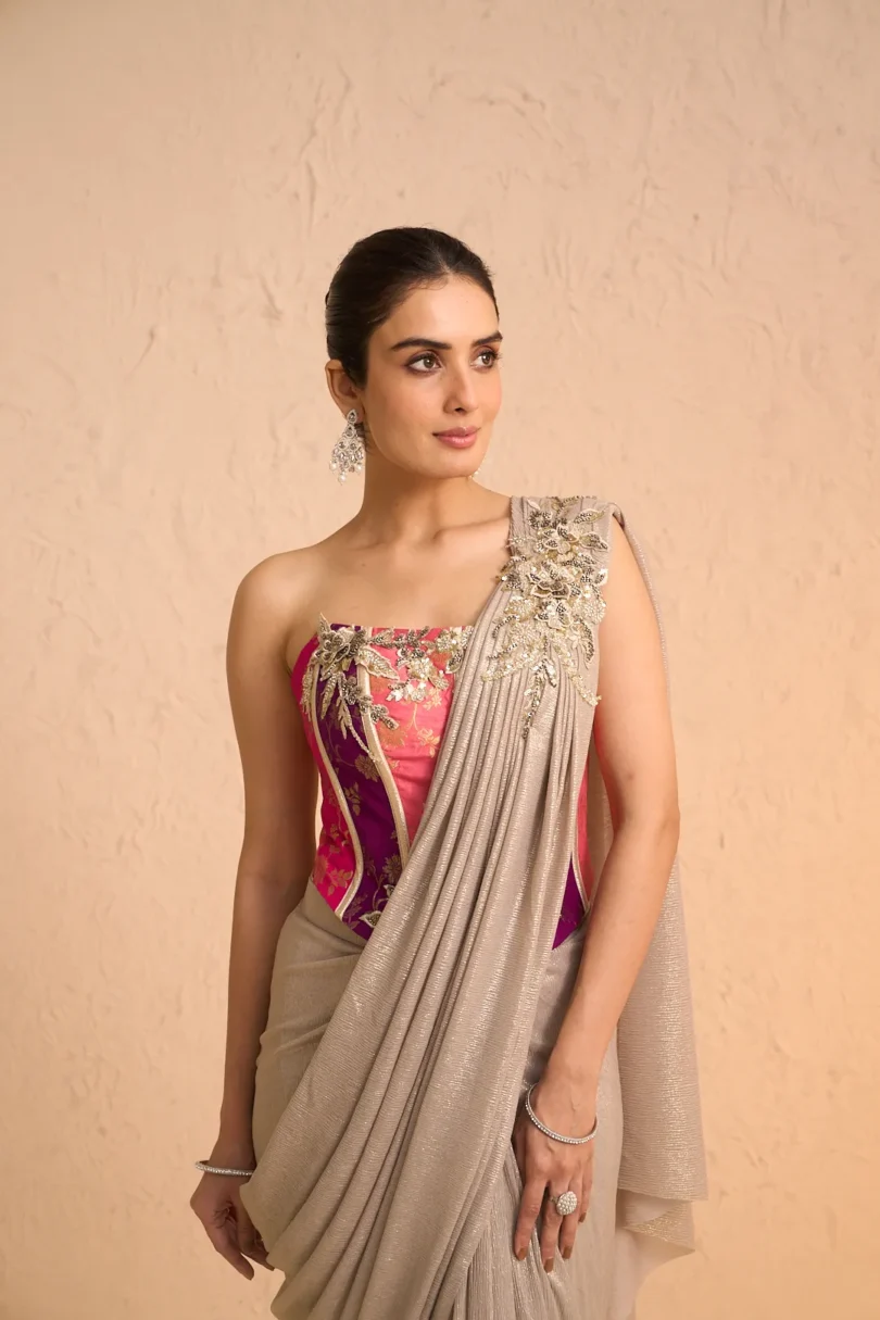 Silver Lycra Saree with Colourful Corset - Image 4