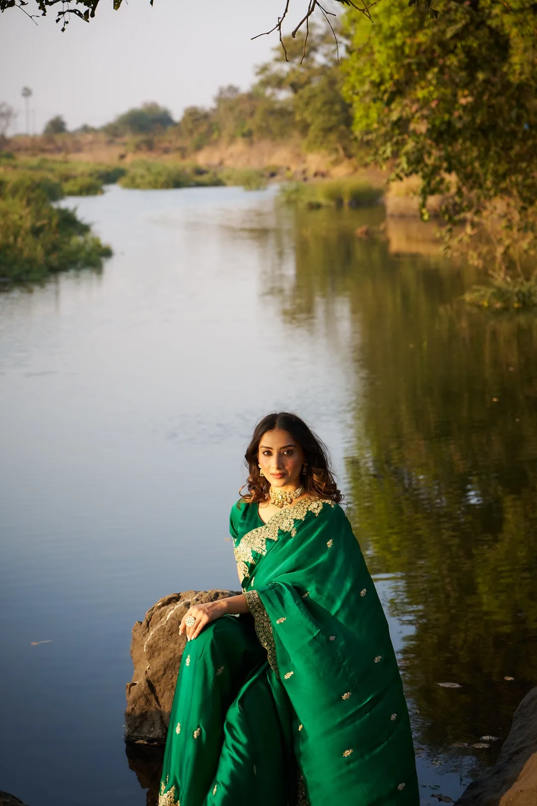 Emerald Green Hand-Embroidered Bridal Saree with Ornate Zari Border - Image 6