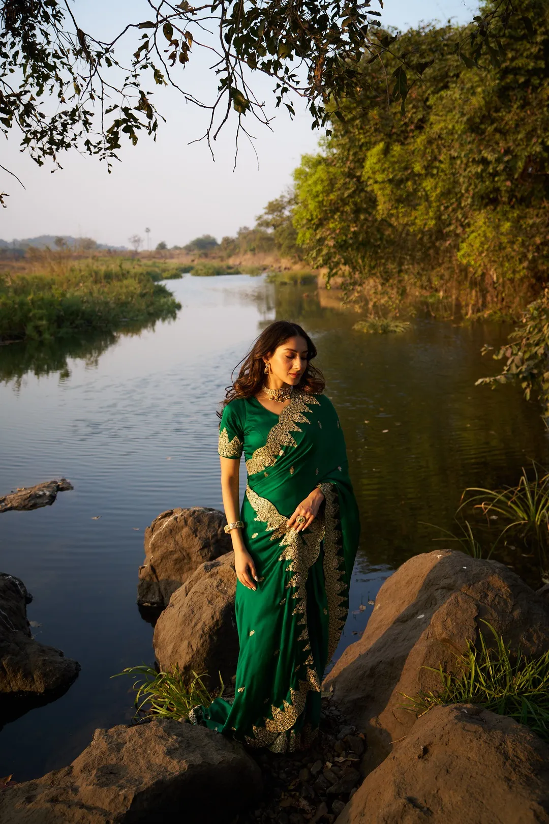 Emerald Green Hand-Embroidered Bridal Saree with Ornate Zari Border - Image 3