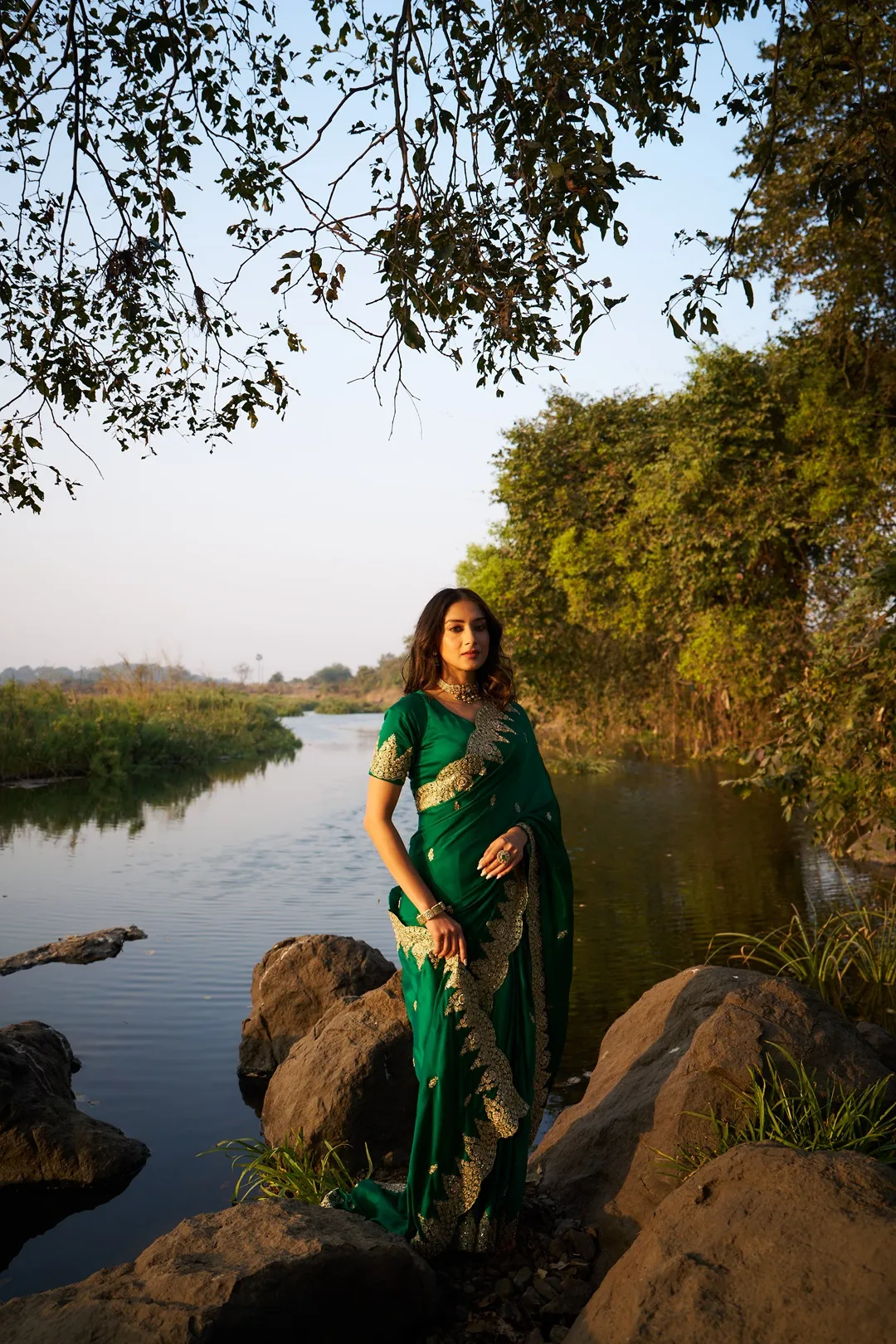 Emerald Green Hand-Embroidered Bridal Saree with Ornate Zari Border - Image 2